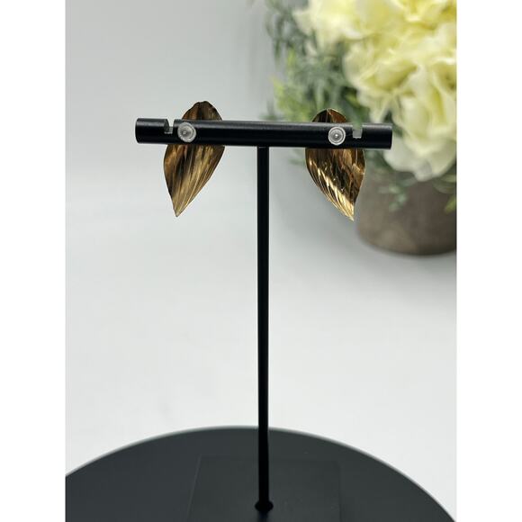 Vintage 14K Signed Yellow Gold Leaf Ribbed Curved Textured Organic Earrings - Picture 10 of 15